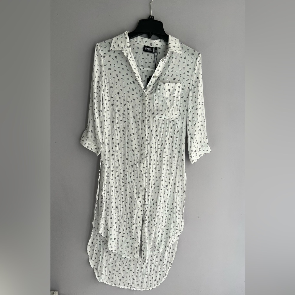 NWT| ONLY Longline Button Down Shirt small white

20